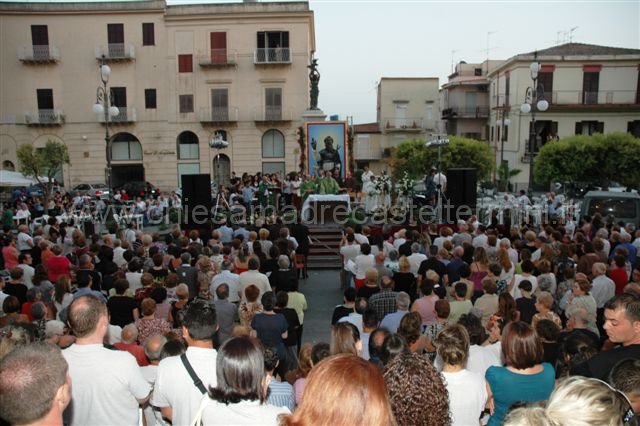 DSC_3471.JPG - Festività 2010 Concelebrazione Eucaristica in Piazza Duomo, presieduta da S.E. Mons. Fr. Calogero Peri, vescovo di Caltagirone