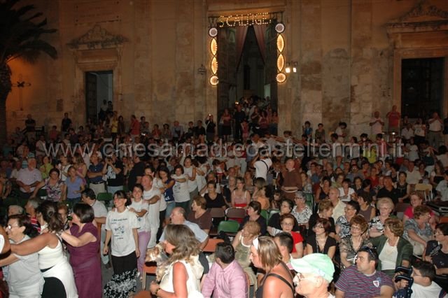 DSC_3553.JPG - Festività 2010 I giullari di Dio in Piazza Duomo